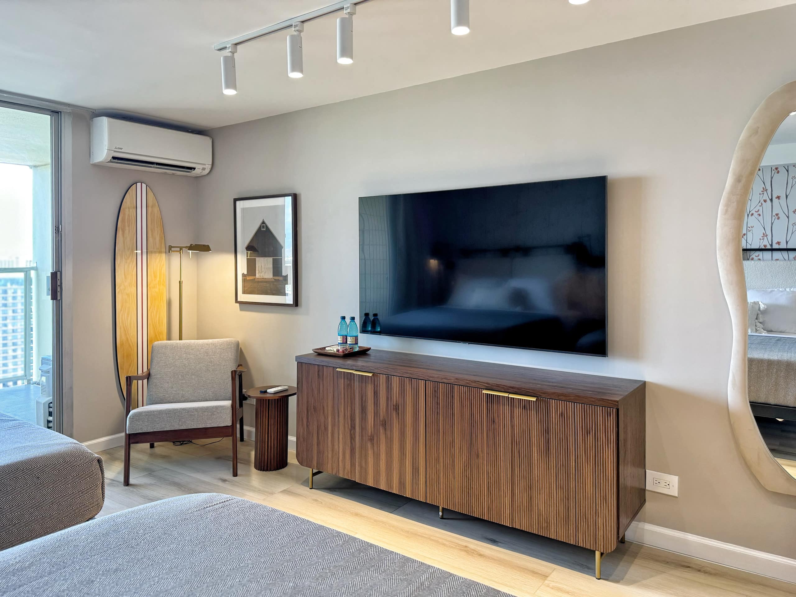 40FL-Ocean & Diamond Head Views-Premium Studio - Image 3