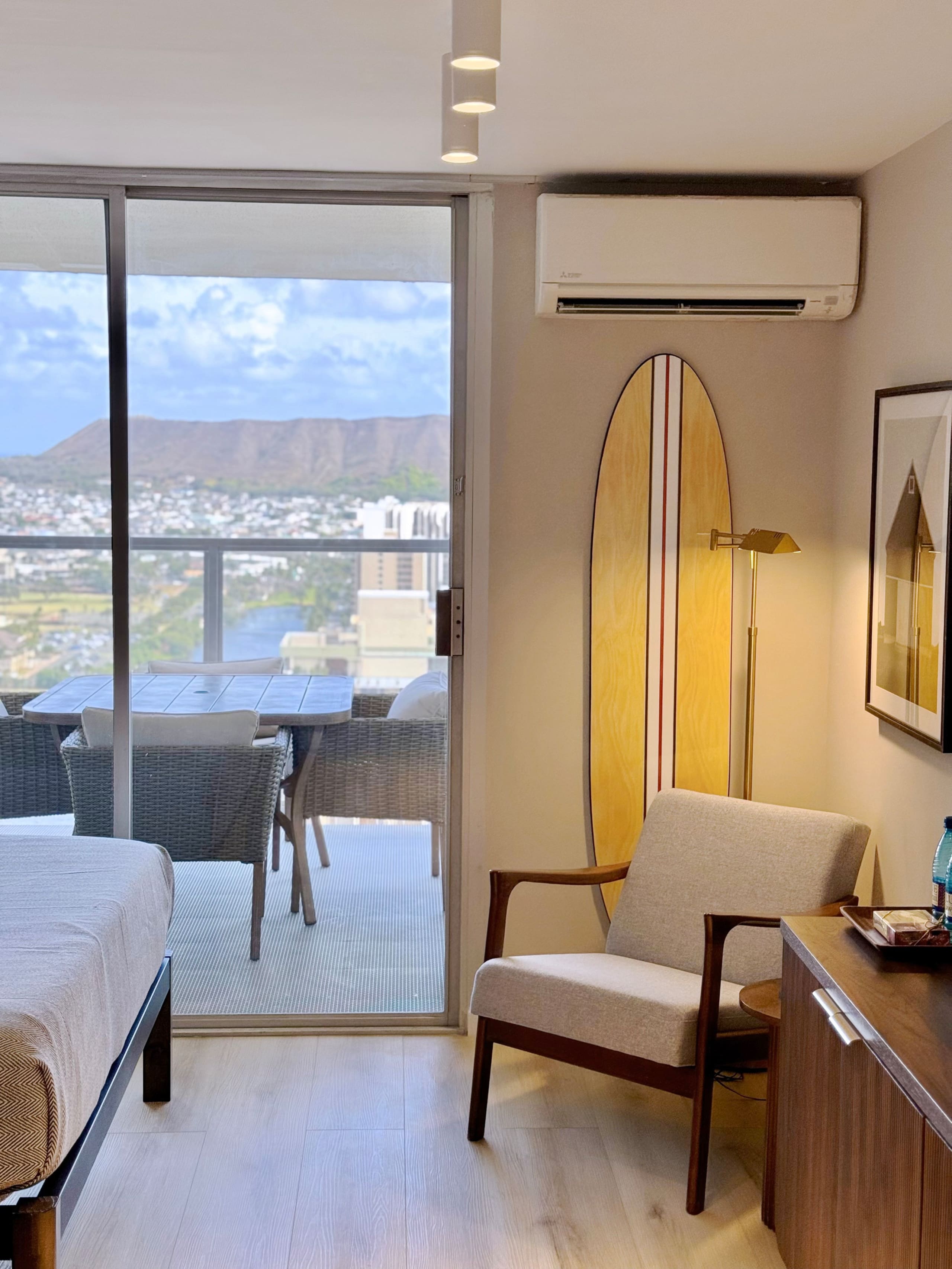 40FL-Ocean & Diamond Head Views-Premium Studio - Image 9