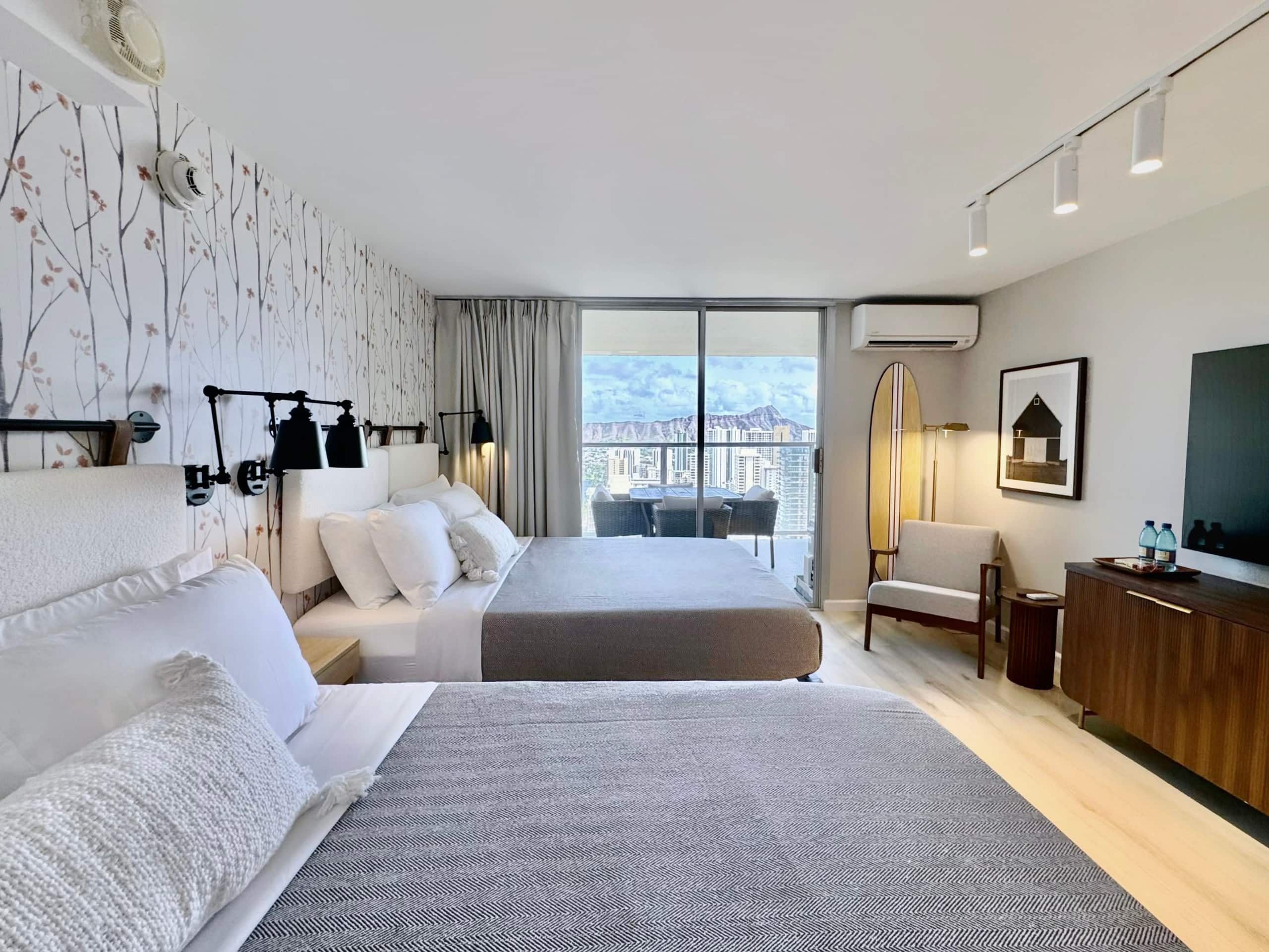 40FL-Ocean & Diamond Head Views-Premium Studio - Image 1