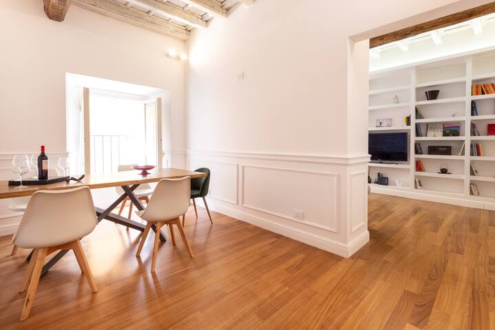 Luxury 3 BDR | Middle of Rome | Papazzurri Palace gallery image 3