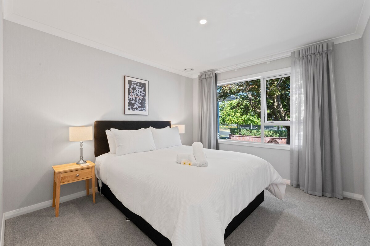 2号卧室-1张标准双人床