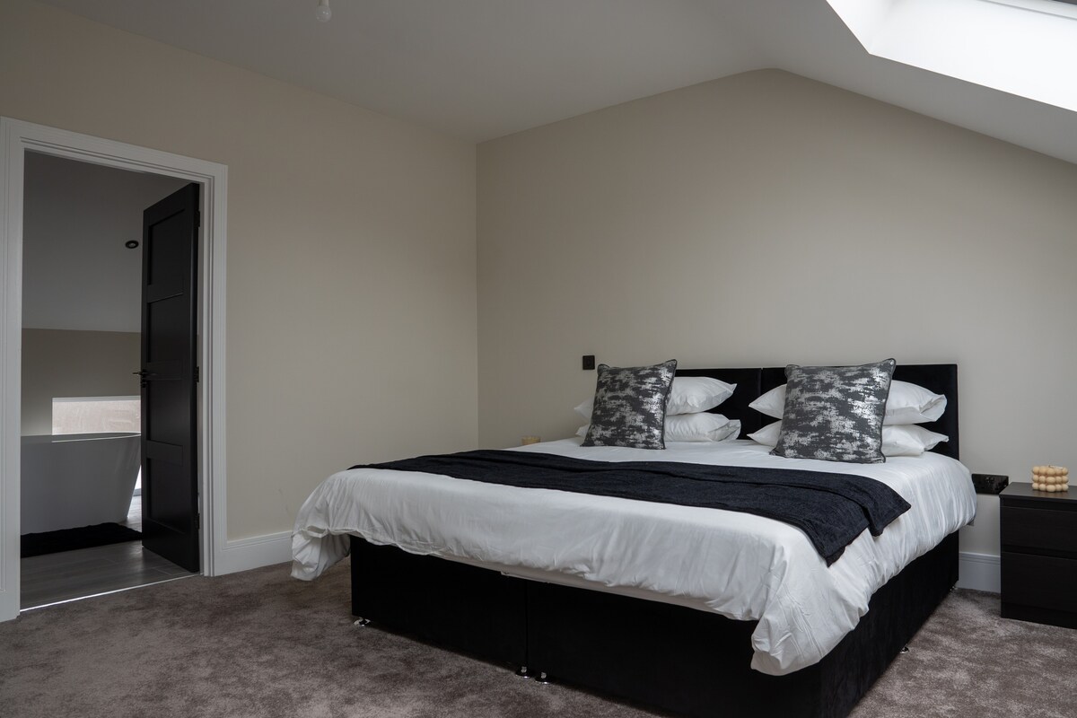 Cozy comfort meets style: a serene bedroom featuring plush pillows and luxurious bed linens for the perfect night's sleep.