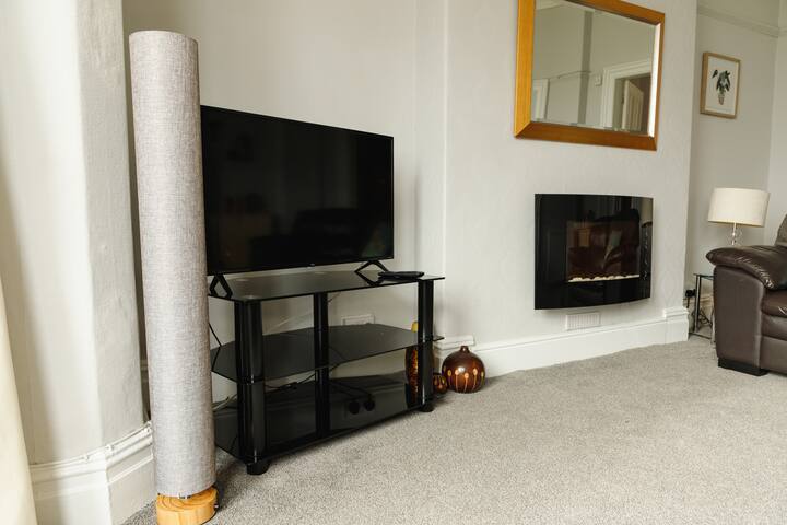 Seaside Solace: 2br With Scenic Sea Views - Llandudno