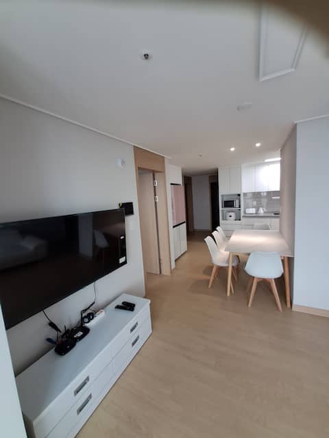 New house, subway station area, ultra-high-rise 6-person scale (3 large rooms, 2 bathrooms, 3 queen