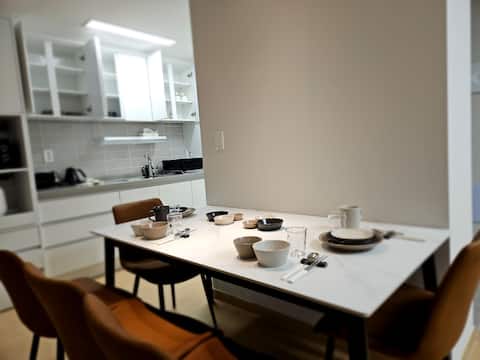 Newly built house, subway station area, super high-rise, 6-person large (3 large rooms, 2 bathrooms,