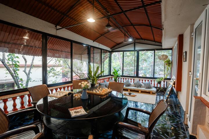 Dining area image 2