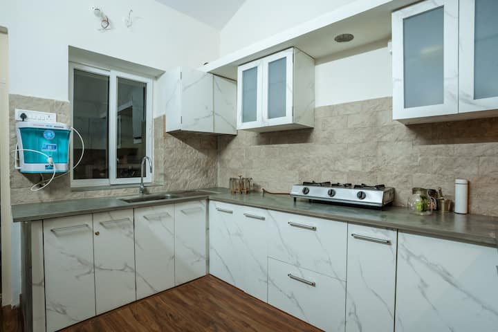 Full kitchen image 1