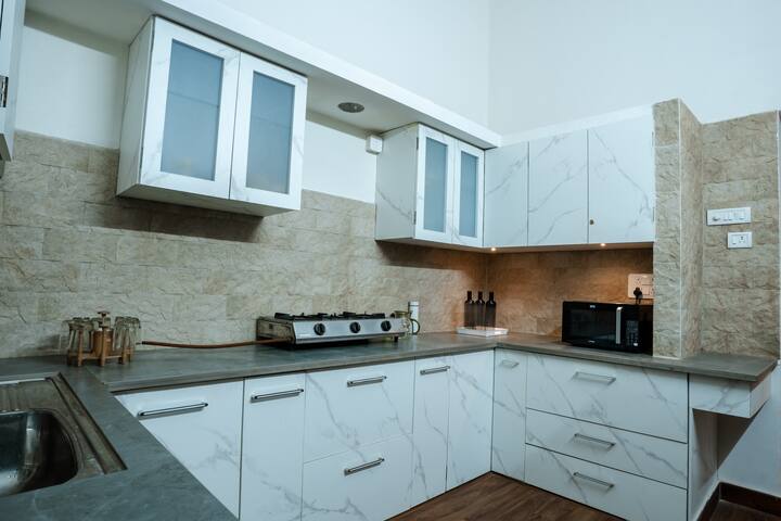 Full kitchen image 2