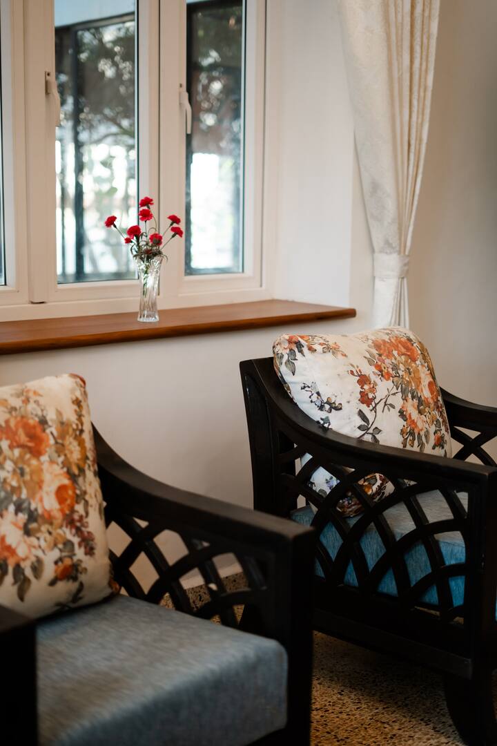 Living room image 6