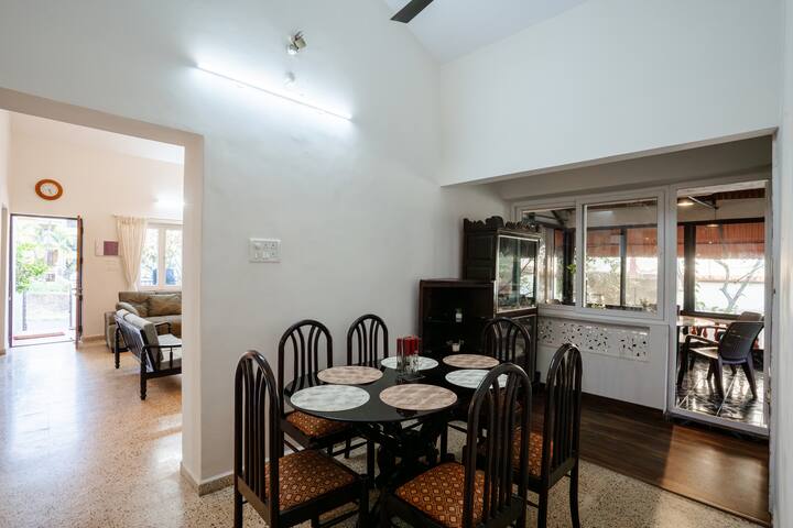 Dining area image 1