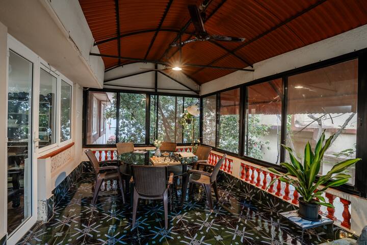 Dining area image 3