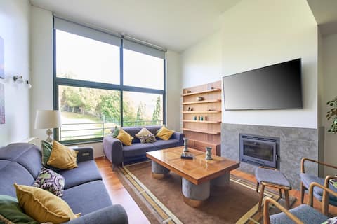 Successful Airbnb property: Riviera Premium - Pool, Gardens & Private Rooftop in União Das Freguesias De Cascais E Estoril