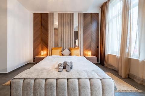 luxurious 5 bedroom apartment