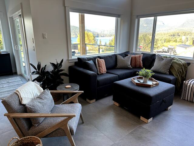 Beachview Retreats – Suite A + B w/ Hot tub & View gallery image 2