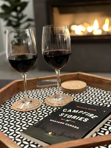 Beachview Retreats – Suite A + B w/ Hot tub & View gallery image 4