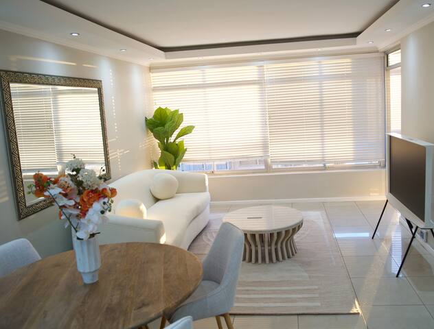 Top Notch. (beach front) gallery image 2