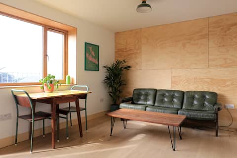 Top performing Airbnb: Top floor retreat, tree top views, Northdown Nest in Broadstairs And St. Peters