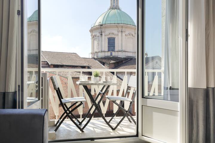 HL Exclusive Apartment – Duomo, Galleria Unione 3 gallery image 2