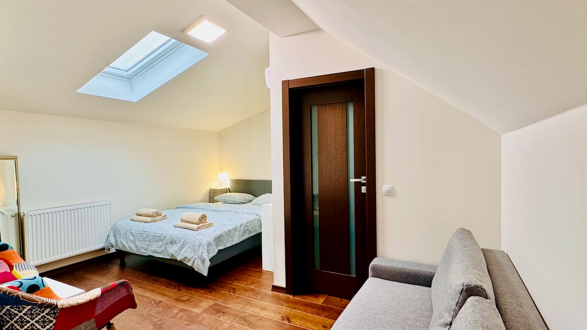 Spavaća soba i WC školjka 