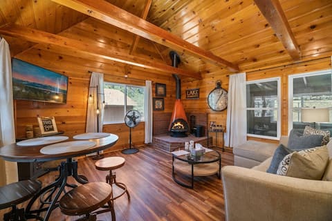 Popular Airbnb listing: Romantic Hillside Hideaway in Big Bear Lake in Big Bear Lake