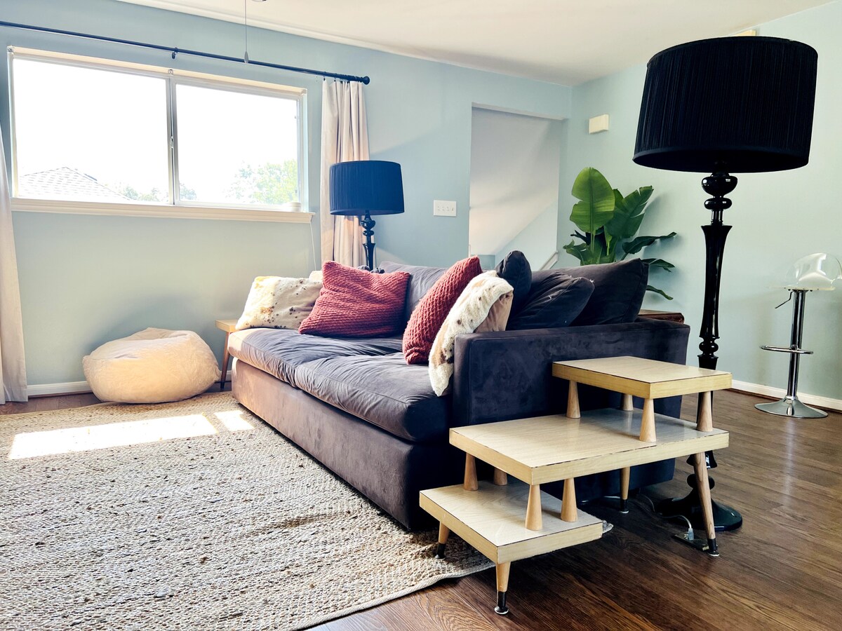 Just INN TIME! 2br/2ba Central ATX, Free parking