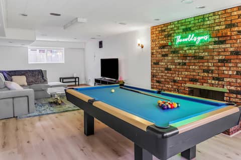 Modern Cozy Retreat with an Entertainment Suite!