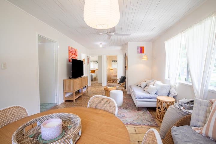 Cosy Straddie Cottage + Sleeps 6 + Pet Friendly - Point Lookout