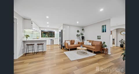 “Warragrove Views” - small acreage - Pet Friendly