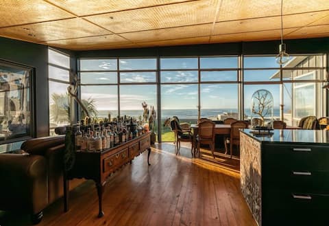 Cloud 9 - Beachfront Retreat