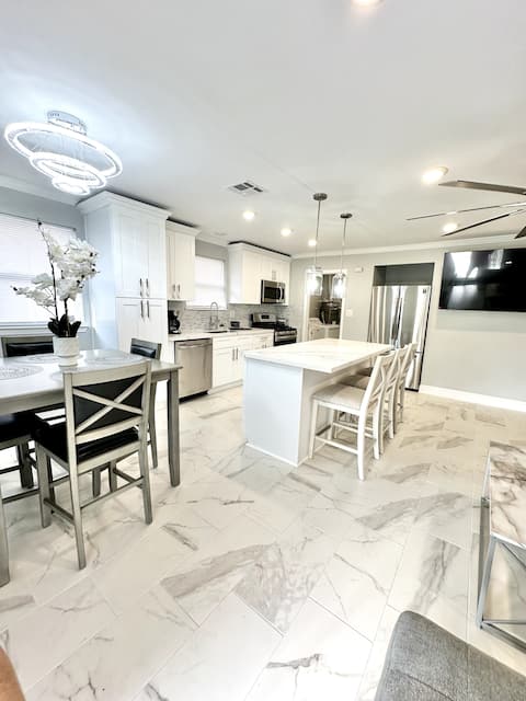 Lovely, Cozy Residential home