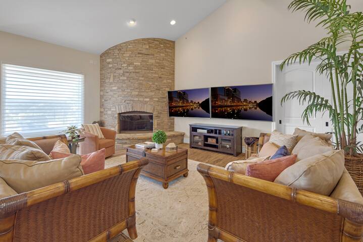 Hilltop Del Mar Lux Infinity Pool Panoramic Views gallery image 4