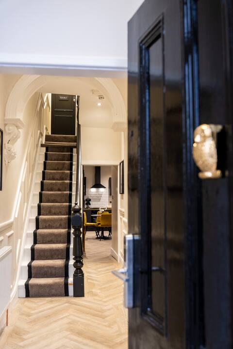 Home Hotels -  Home @ Arkles Lane 7 BR House
