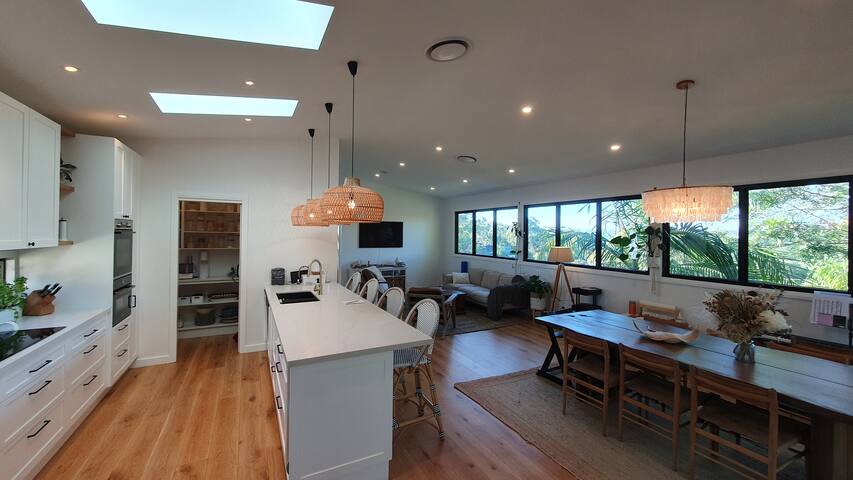 Tropical Pool House Near Manly gallery image 4