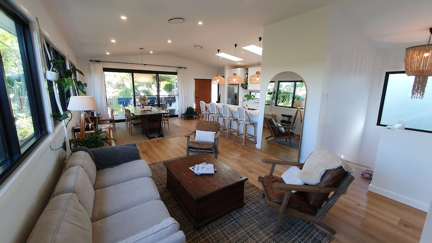 Tropical Pool House Near Manly