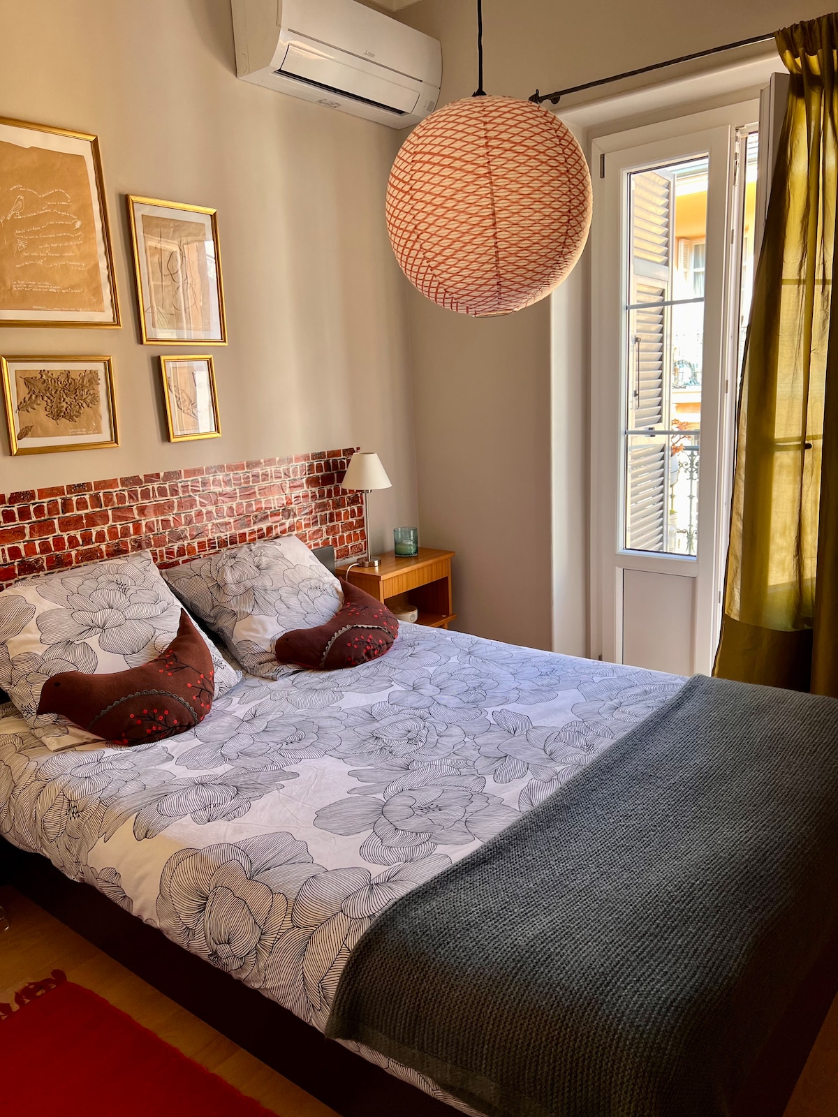 Dhoma e gjumit me 140 krevat me dhomë zhveshjeje dhe ajër të kondicionuar 