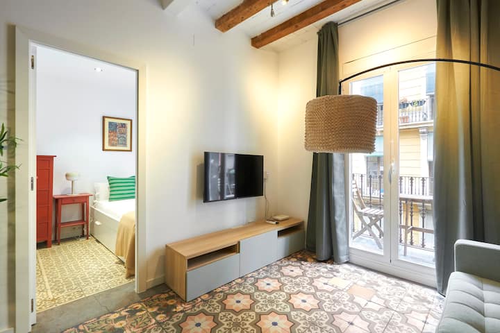 Flat In A Typical Old Building - Barcelona