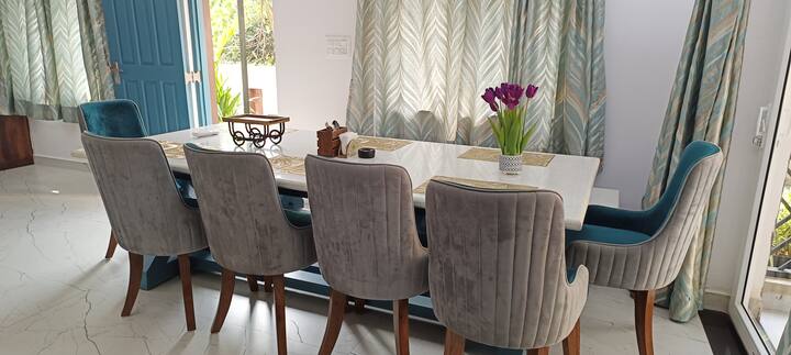 Dining area image 1