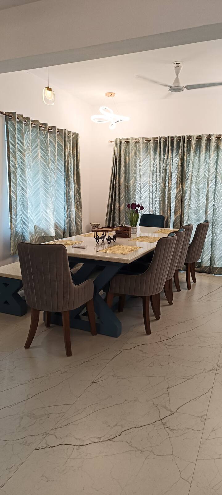 Dining area image 2