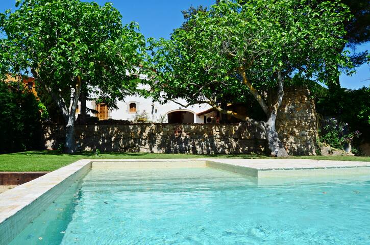 Masía reformada con piscina