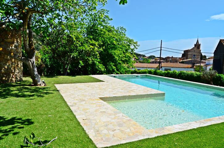 Masía reformada con piscina gallery image 3