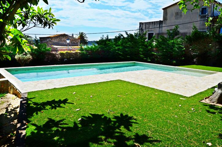 Masía reformada con piscina gallery image 4