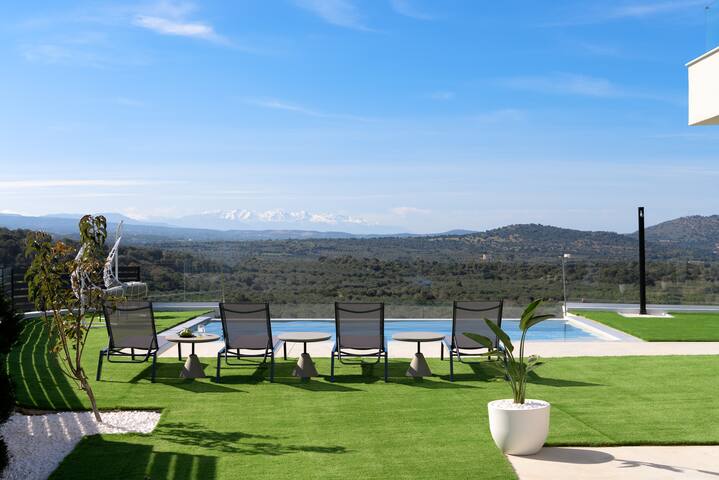 Sweet Sunshine Villa, with 2 Pools & Playground gallery image 3