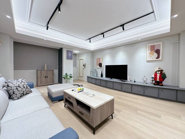 Zhongxiao Dunhua CBD Designer House gallery image 2