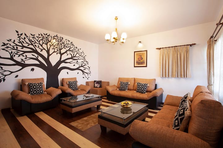 Stayvista At Peak Point W/ Lush Lawn, Bbq & Wi-fi - Ooty
