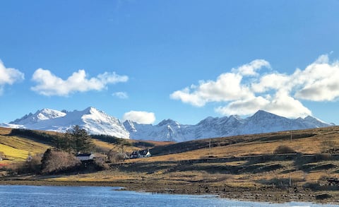 Luxury Seaview Cottage by the Fairy Pools