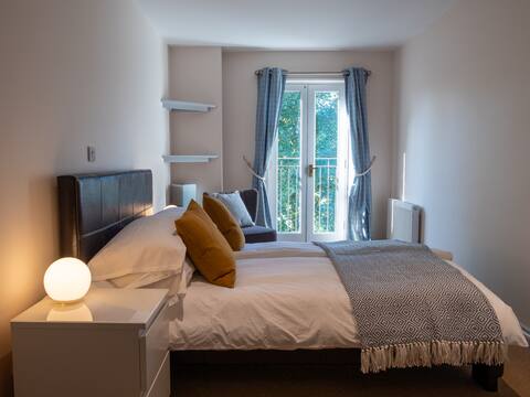 Heron Room @ By the River