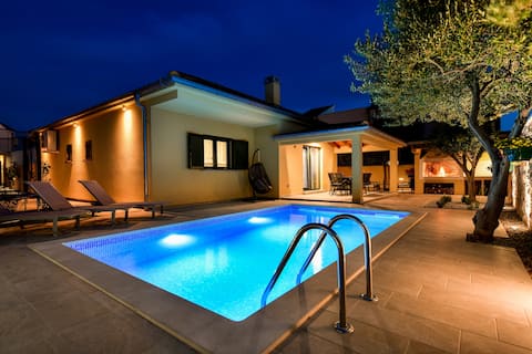 Popular Airbnb listing: Villa Katarina in Nin