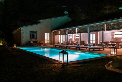 Spacious villa with pool