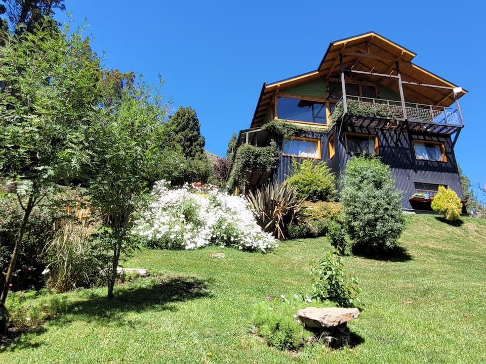 Los Maquis, a mountain house above Lake Gutiérrez, San Carlos de Bariloche, Río Negro, Argentina, photo 7 of 10