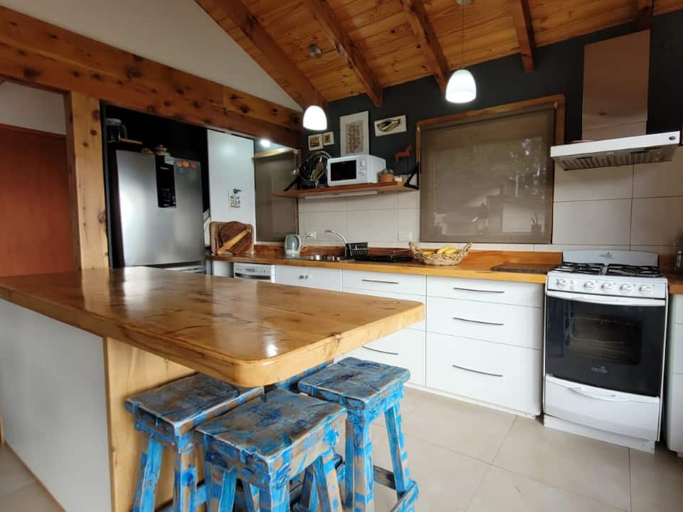 Los Maquis, a mountain house above Lake Gutiérrez, San Carlos de Bariloche, Río Negro, Argentina, photo 9 of 10